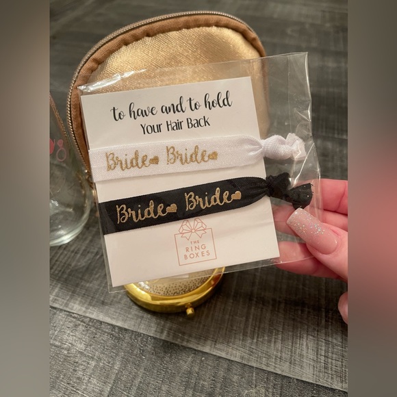 Bride Gift Set - Picture 3 of 12